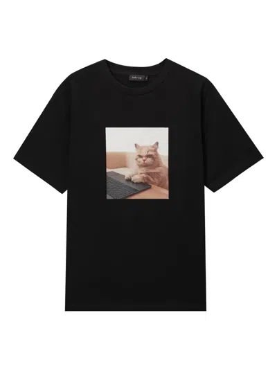 Tout A Coup Graphic Cat-print T-shirt In Schwarz