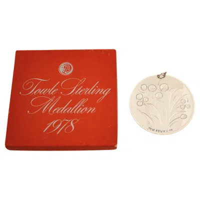 Pre-owned Towle Silversmiths Sterling Silver Christmas Ornament – 1978 In Red