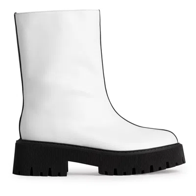 Traces Of Heels Women's Black / White Comet Boots In White Leather With Black Decorative Piping In Black/white