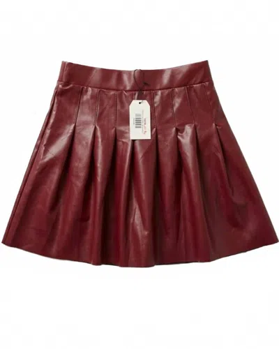 Tracies Women's Pleated Polyurethane Skirt In Wine In Burgundy
