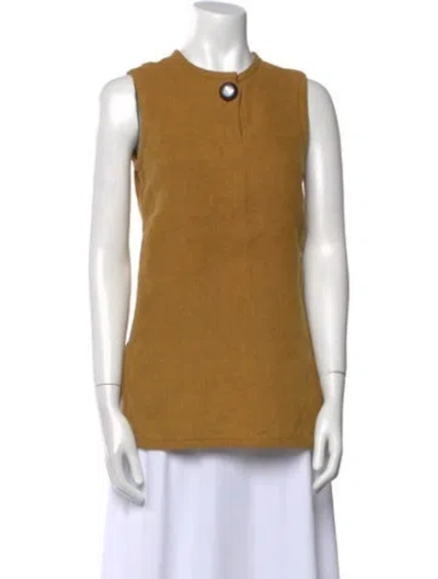 Pre-owned Trademark Crew Neck Sleeveless Top In Yellow