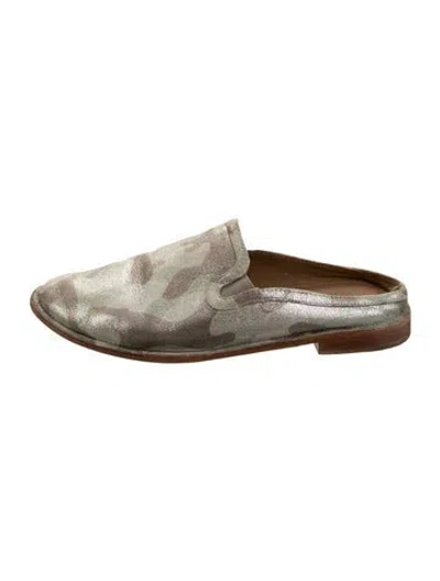 Pre-owned Trask Leather Camouflage Print Mules In Gold