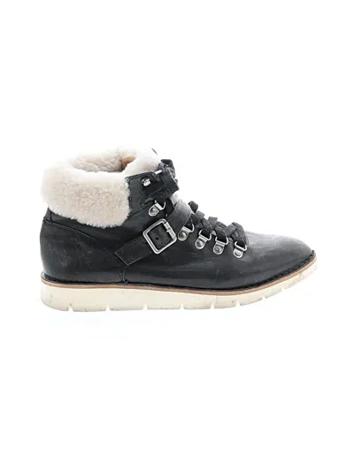 Pre-owned Trask Sneakers In Black