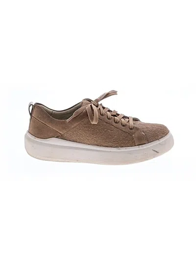 Pre-owned Trask Sneakers In Tan