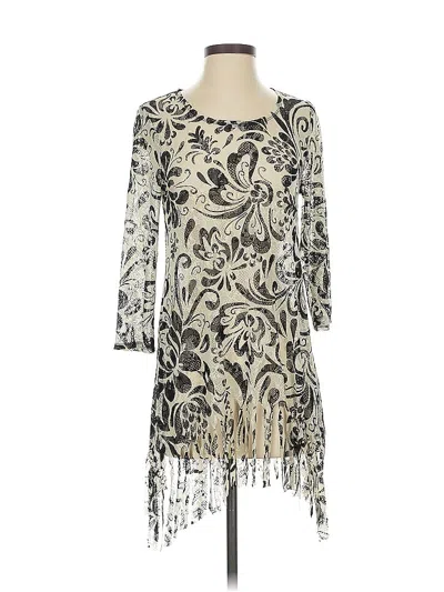 Pre-owned Travelers By Chico's Casual Dress In White