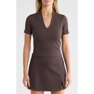 Travismathew Limitless Short Sleeve Top In Coffee Grounds