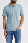 Travismathew The Heater Solid Short Sleeve Performance Polo In Arona
