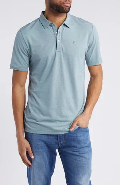 Travismathew The Heater Solid Short Sleeve Performance Polo In Arona