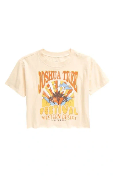 Treasure & Bond Kids' Cotton Crop Graphic T-shirt In Beige Blush Joshua Tree Fest