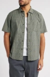 Treasure & Bond Lived In Geo Print Short Sleeve Cotton Poplin Button-up Shirt In Olive Retro Geo