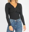 TREND:NOTES TWISTED FRONT KNIT TOP IN BLACK