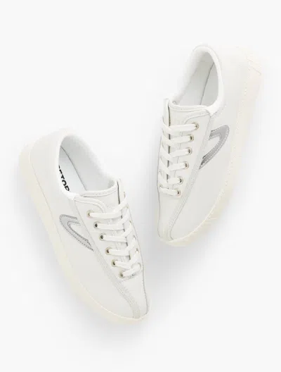 Tretorn Nylite Plus Womens Canvas Lifestyle Casual And Fashion Sneakers In White,silver
