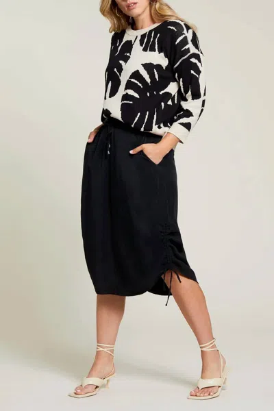 Tribal Draw It Up Skirt In Black