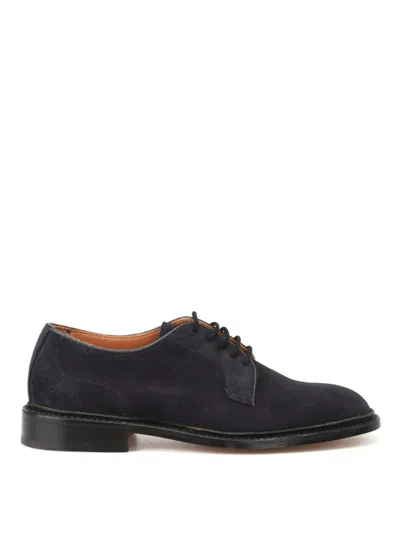 Tricker's Robert Plain Derby Castorino Suede In Dark Blue
