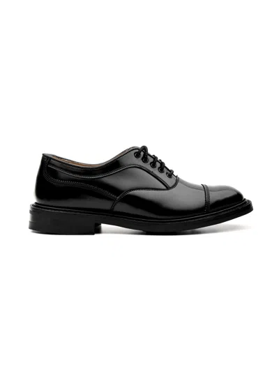 Tricker's 骗人's 平鞋黑色 In Black