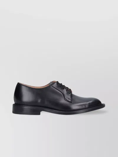 Tricker's Round Toe Lace-up Brogues In Black