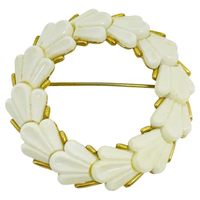 Pre-owned Trifari Crown Signed Vintage Gold Plated Thermoset Shells Wreath Designer Brooch In Multiple