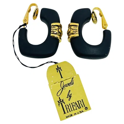 Pre-owned Trifari Crown Signed Vintage Gold Tone Black Resin Designer Clip On Earrings