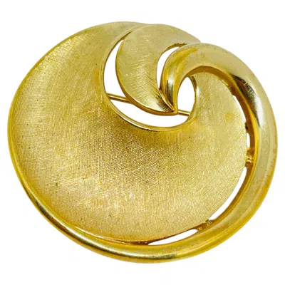 Pre-owned Trifari Crown Signed Vintage Gold Tone Swirl Leaf Designer Brooch In Multiple