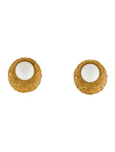 Pre-owned Trifari Vintage Resin Textured Clip-on Earrings In White