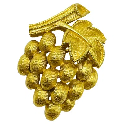 Pre-owned Trifari Vintage  Crown Signed Gold Tone Grape Small Designer Brooch In Purple