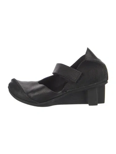 Pre-owned Trippen Leather Pumps In Black
