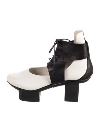 Pre-owned Trippen Leather Pumps In Black