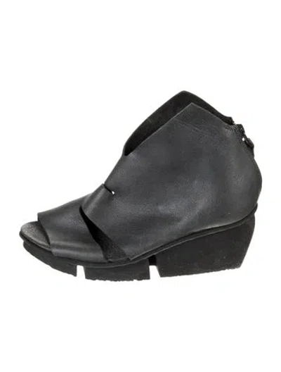 Pre-owned Trippen Leather Pumps In Grey