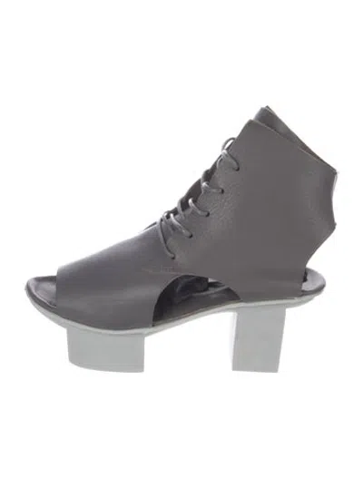 Pre-owned Trippen Leather Pumps In Grey