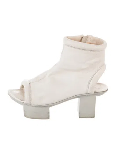 Pre-owned Trippen Leather Pumps In Neutrals