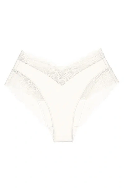 Triumph Lift Smart Highleg Panties In White