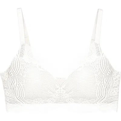 Triumph Lift Smart Wirless Bra In White