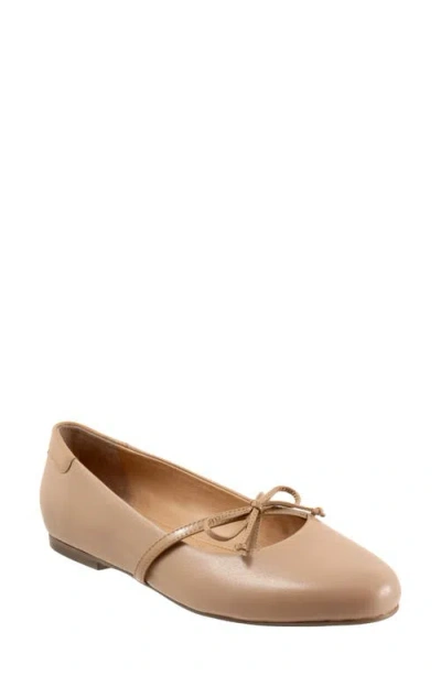 Trotters Carissa Ballet Flat In Beige