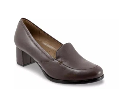 Trotters Cassidy Pump In Brown