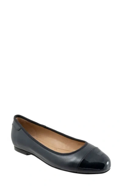 Trotters Clara Cap Toe Flat