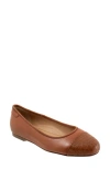 Trotters Clara Cap Toe Flat In Brown