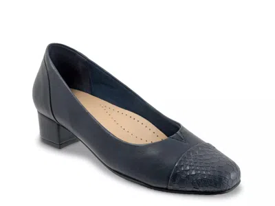 Trotters Daisy Cap Toe Dress Pump In Blue