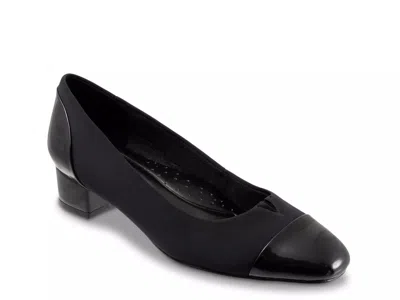 Trotters Daisy Pump In Black