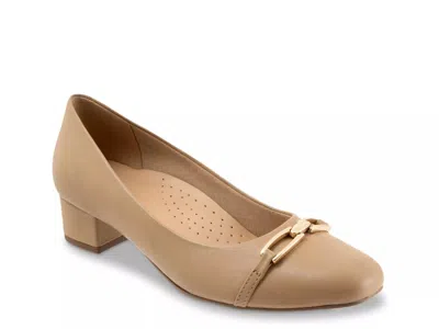 Trotters Dakota Pump In Brown