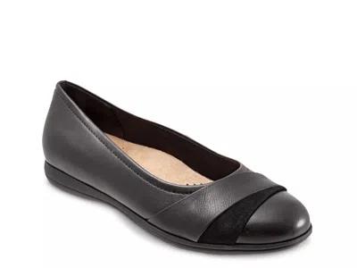 Trotters Danni Flat In Black