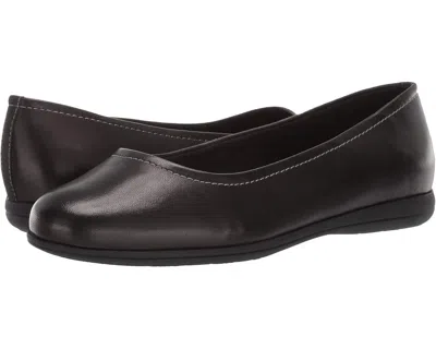 Trotters Darcey Flats Black Leather Round Toe Comfort Slip On Zap1025