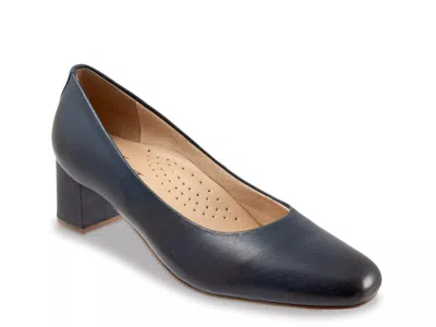 Trotters Daria Pump In Blue