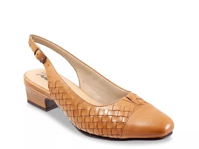 Trotters Dea Pump In Brown