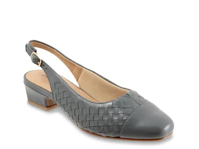 Trotters Dea Pump In Gray