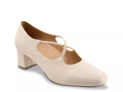 Trotters Demi Pump In Neutral