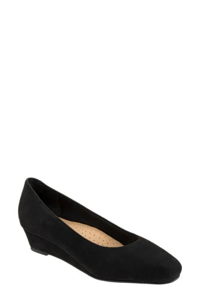 Trotters Wide Width Denisse Pump In Black