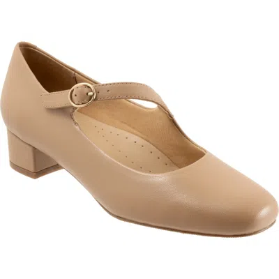 Trotters Desna Pump In Beige