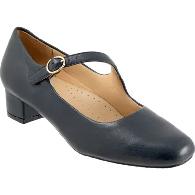 Trotters Desna Pump In Navy