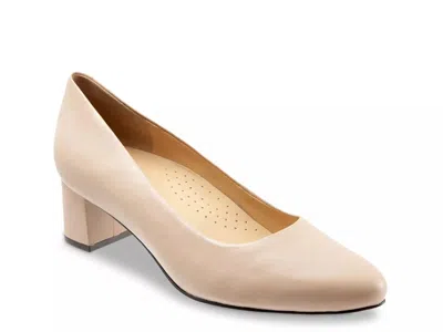 Trotters Extra Wide Width Kari Pump In Brown