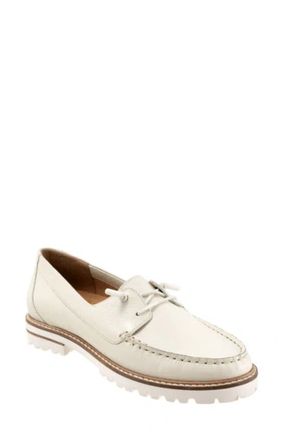 Trotters Farah Boat Shoe In Off White